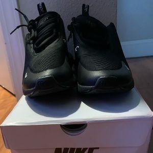 Black Nike Vapor Max. 9.5